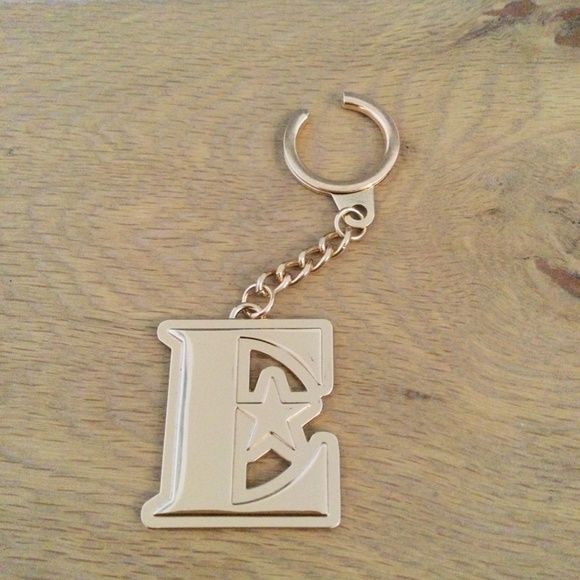 BRAND NEW Gold Elton John 'E' Keychain - Picture 3 of 3